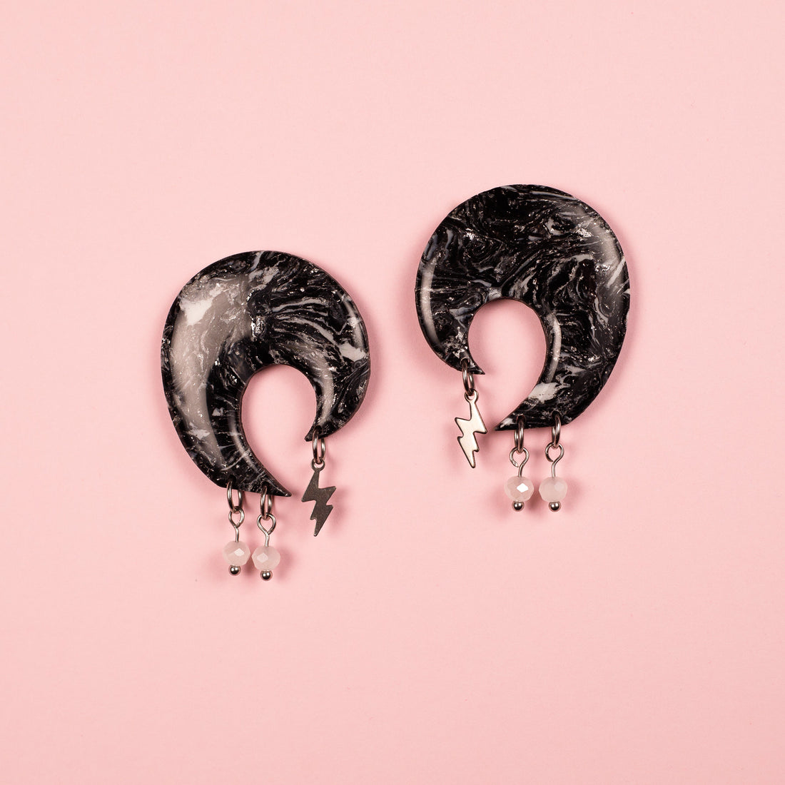 colección Onyx joyería artesanal dark feminine Ariavis Jewels