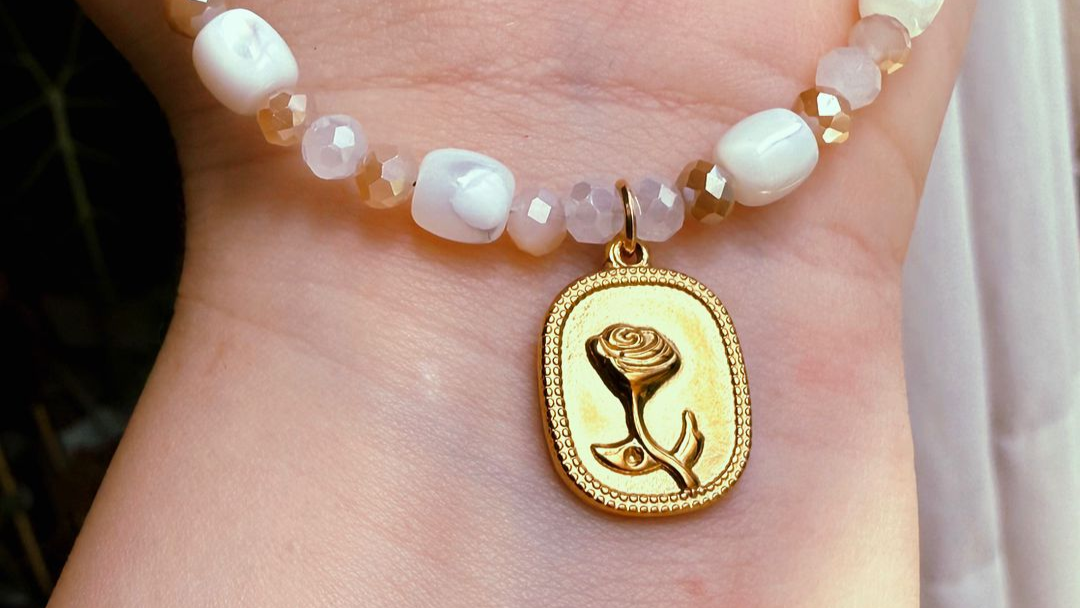 Joyería artesanal vs joyería convencional: descubre por qué elegir piezas hechas a mano ✨🌸